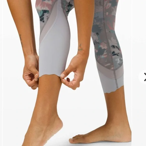 Lululemon Wunder Under Crop High-Rise *Roll Down Scallop Full-On Luxtreme 23" - Picture 3 of 9